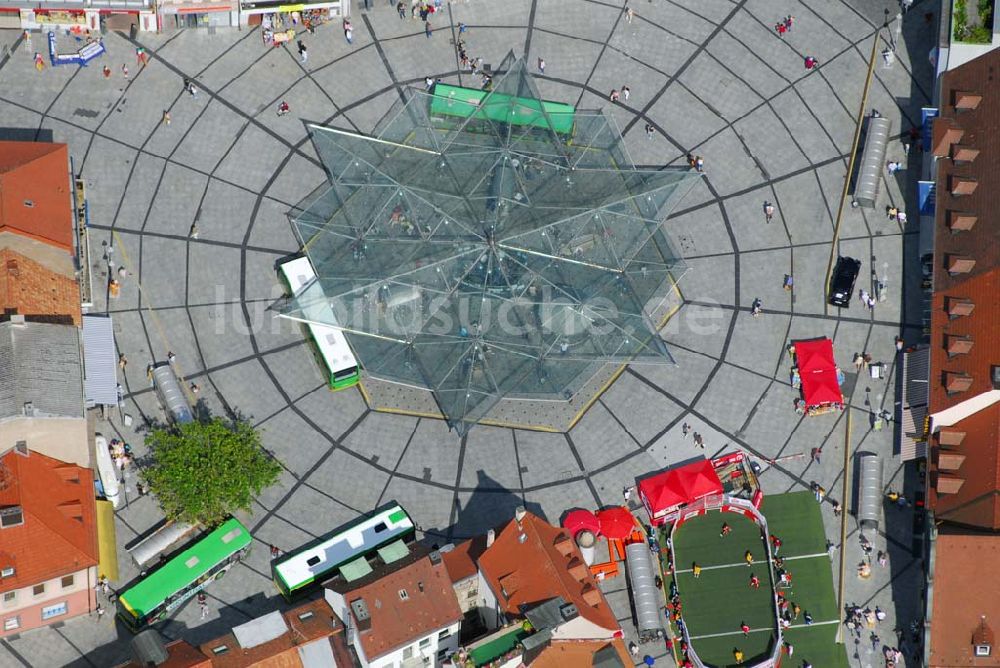 Luftbild Schweinfurt - Glasdachkonstruktion des Busbahnhof Rossmarkt im Stadtzentrum von Schweinfurt