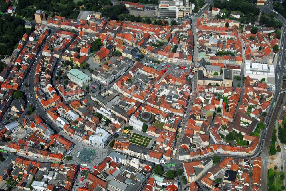 Luftaufnahme Schweinfurt - Glasdachkonstruktion des Busbahnhof Rossmarkt im Stadtzentrum von Schweinfurt