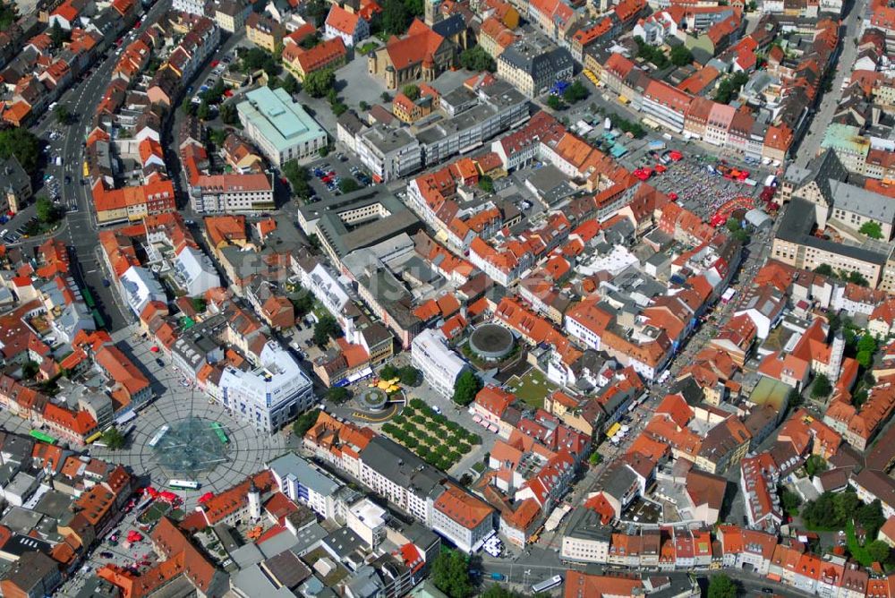 Schweinfurt aus der Vogelperspektive: Glasdachkonstruktion des Busbahnhof Rossmarkt im Stadtzentrum von Schweinfurt