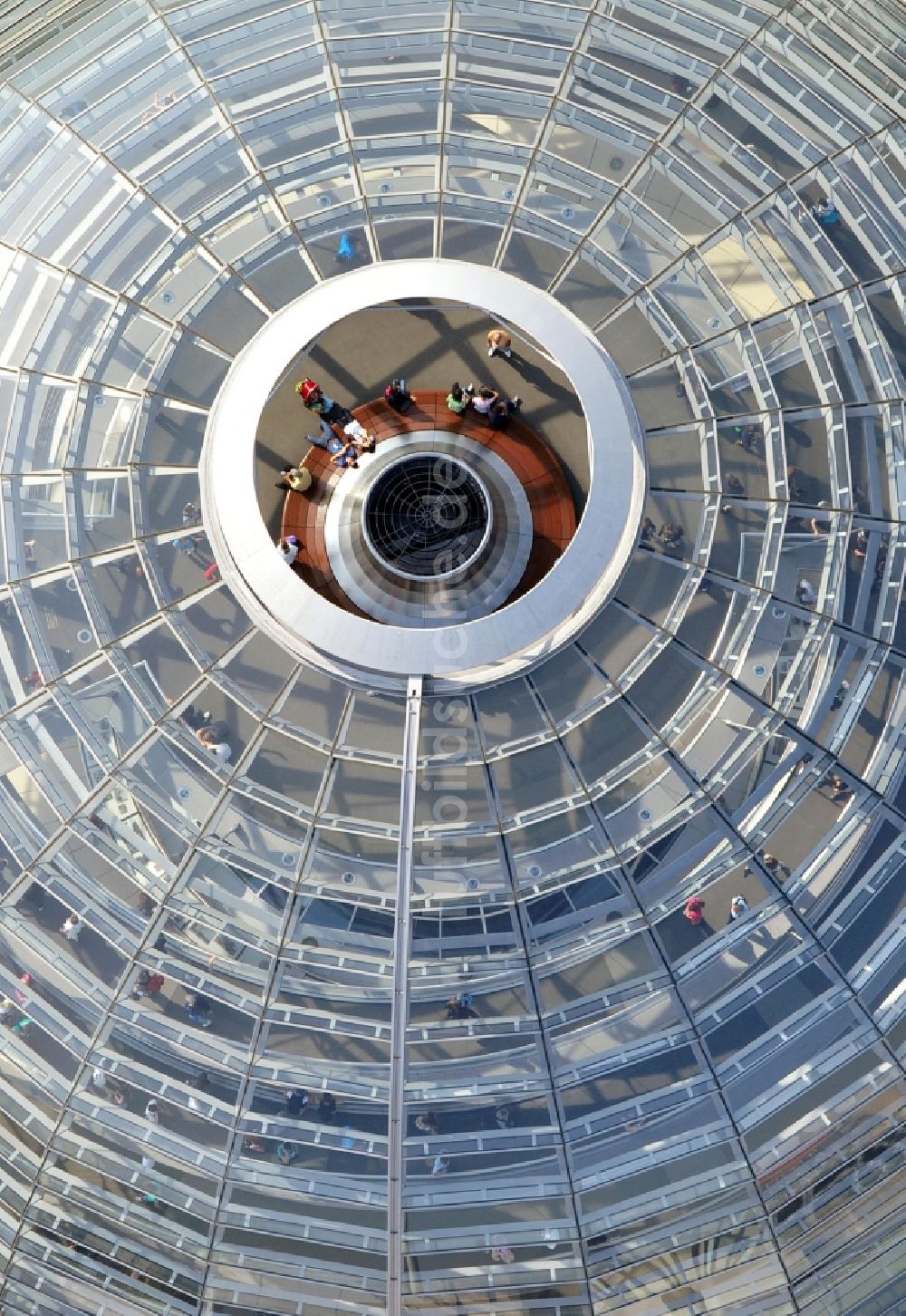 Luftaufnahme Berlin - Glaskuppel auf dem Berliner Reichstag am Spreebogen in Berlin - Mitte