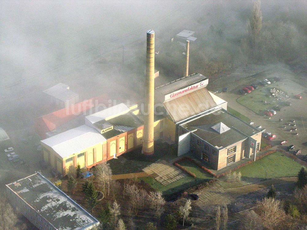 Derenburg aus der Vogelperspektive: Glasmanufaktur Derenburg an einer Schlechtwetterfront