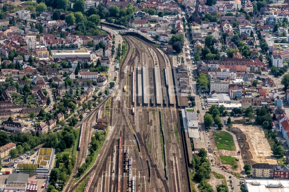 Luftbild Offenburg - Gleisanlagen der Abstellgleise und Rangier Anlagen am Depot des Betriebswerkes in Offenburg im Bundesland Baden-Württemberg, Deutschland