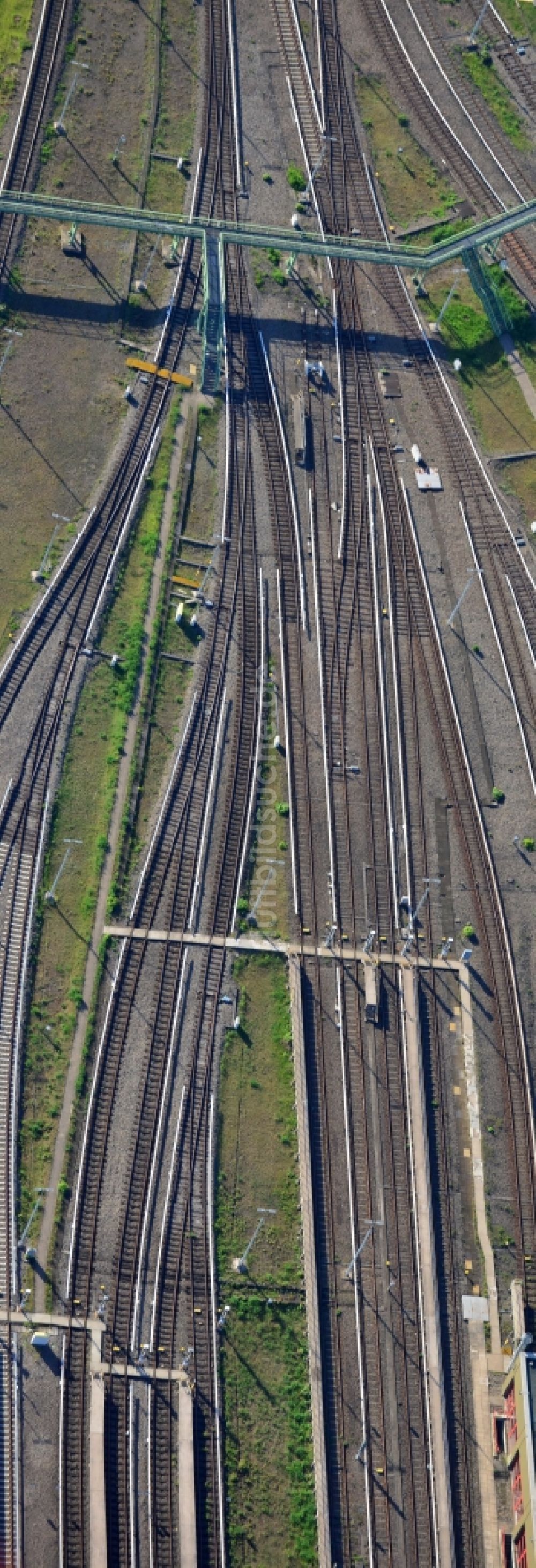 Berlin aus der Vogelperspektive: Gleisanlagen der U-Bahn der BVB am Depot des Betriebswerkes Britz in Berlin