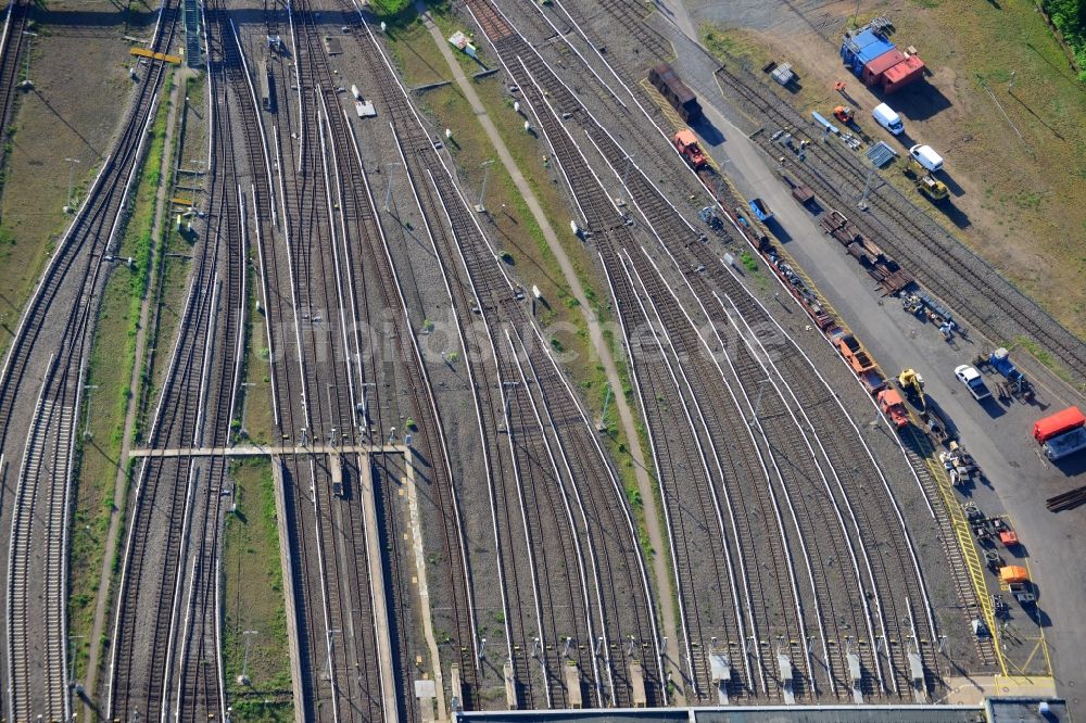 Berlin von oben - Gleisanlagen der U-Bahn der BVB am Depot des Betriebswerkes Britz in Berlin