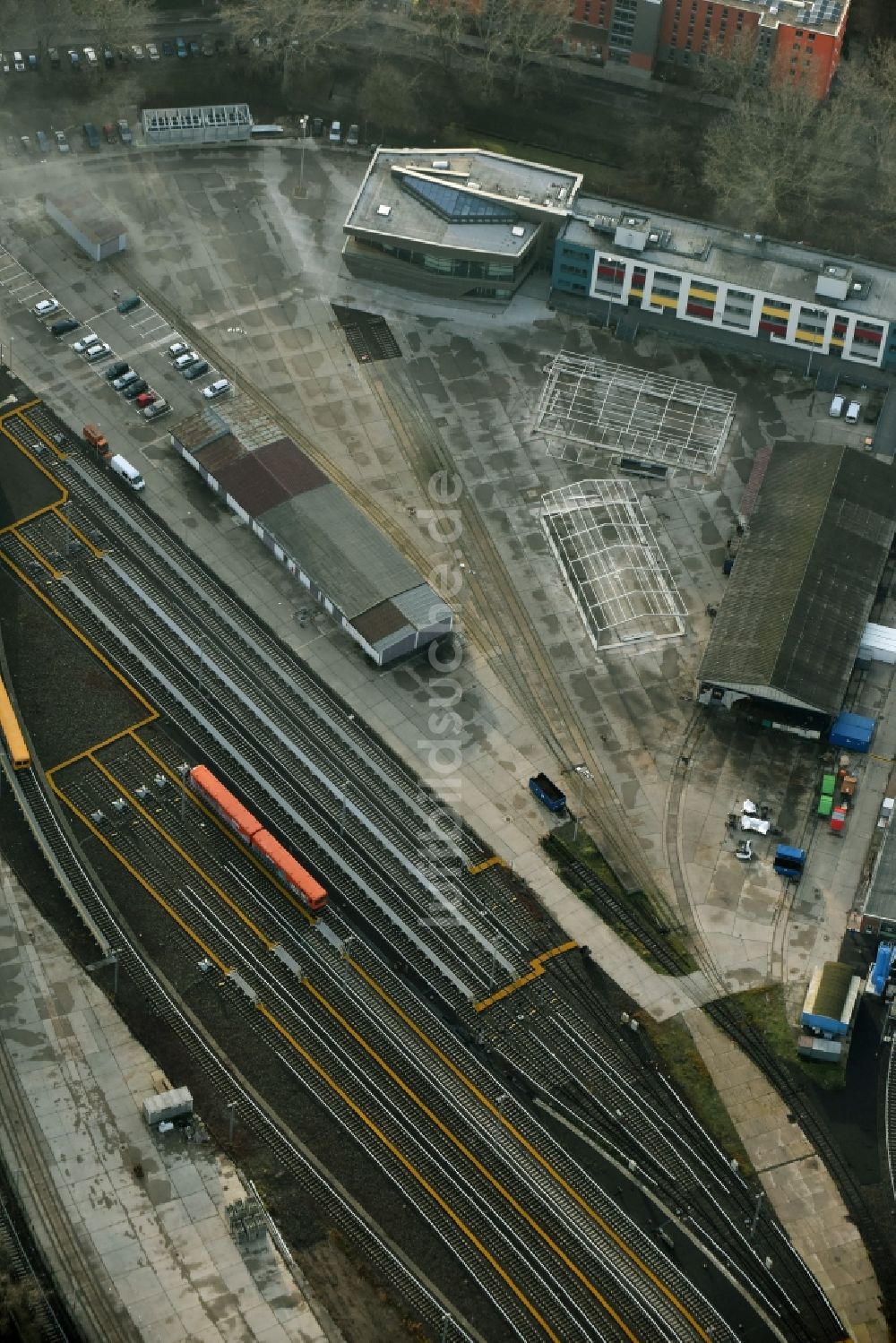 Berlin von oben - Gleisanlagen der BVG U-Bahn Betriebswerkstatt Friedrichsfelde in Berlin