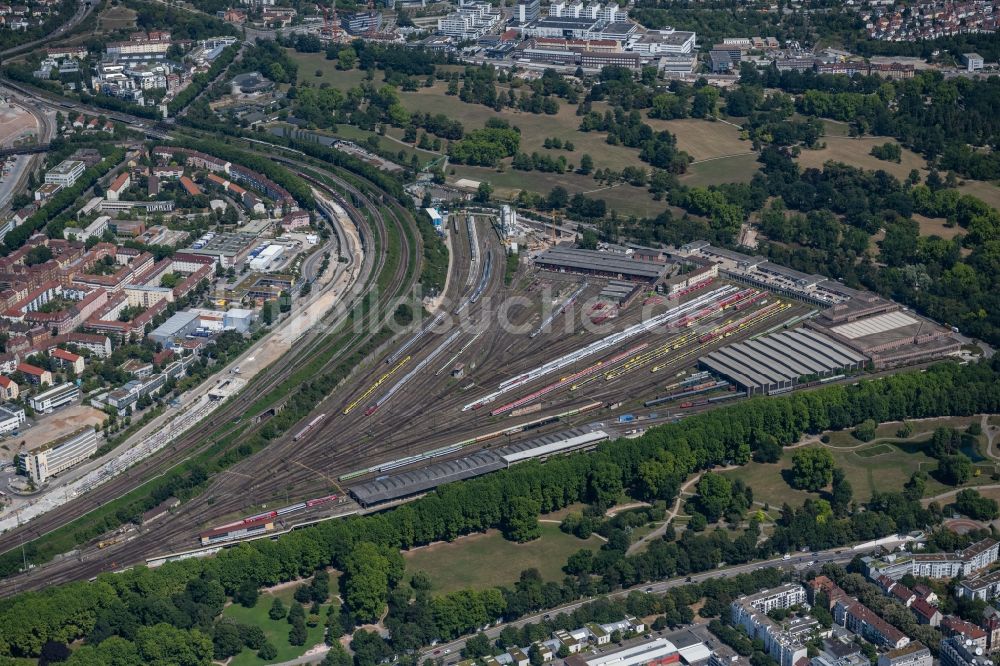 Stuttgart aus der Vogelperspektive: Gleisanlagen der Deutschen Bahn AG am Depot des Betriebswerkes Am Rosensteinpark in Stuttgart im Bundesland Baden-Württemberg, Deutschland