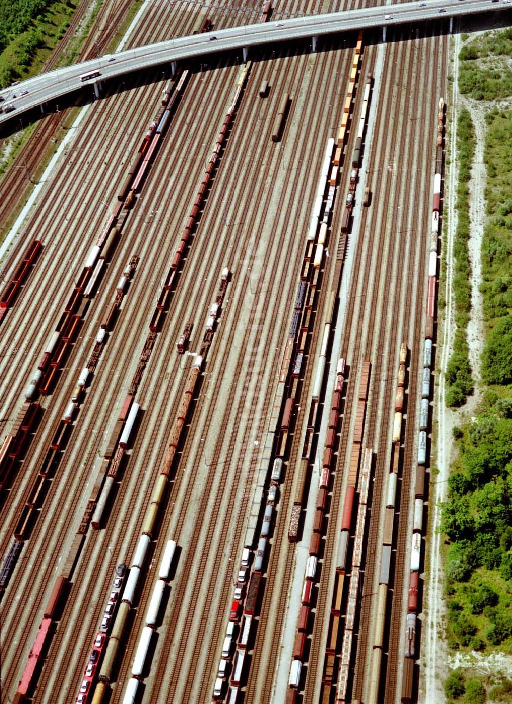 Luftaufnahme München - Gleisanlagen am Münchener Hauptbahnhof.