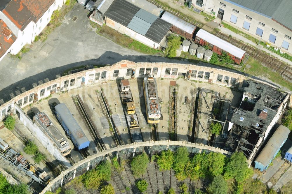 Luftbild Augsburg - Gleisanlagen am Rundschuppen - Triebfahrzeughalle des Bahn- Betriebswerkes - Bahnpark in Augsburg im Bundesland Bayern