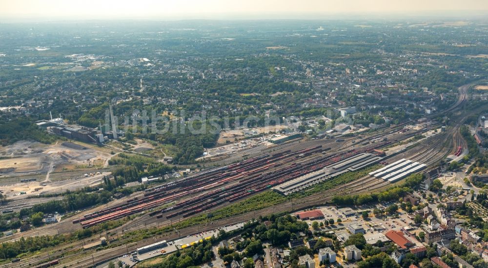 Luftaufnahme Herne - Gleisanlagen und Schienen im Osten des Hauptbahnhofes Wanne-Eickel der Deutschen Bahn in Herne im Bundesland Nordrhein-Westfalen