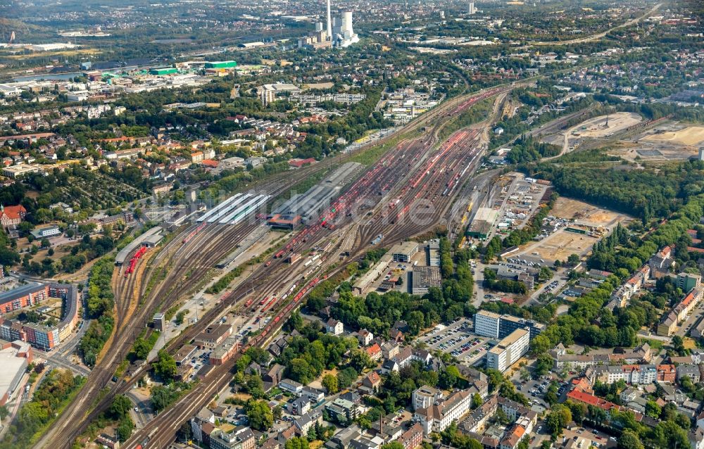 Luftaufnahme Herne - Gleisanlagen und Schienen im Osten des Hauptbahnhofes Wanne-Eickel der Deutschen Bahn in Herne im Bundesland Nordrhein-Westfalen