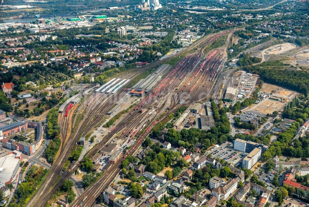 Herne von oben - Gleisanlagen und Schienen im Osten des Hauptbahnhofes Wanne-Eickel der Deutschen Bahn in Herne im Bundesland Nordrhein-Westfalen