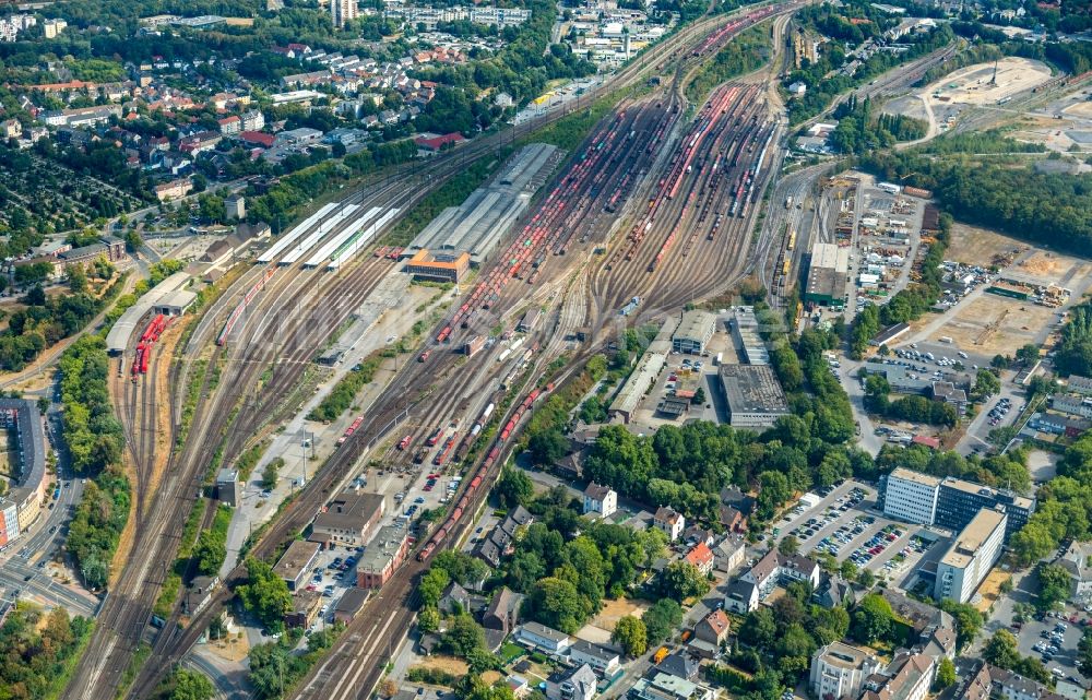 Herne aus der Vogelperspektive: Gleisanlagen und Schienen im Osten des Hauptbahnhofes Wanne-Eickel der Deutschen Bahn in Herne im Bundesland Nordrhein-Westfalen