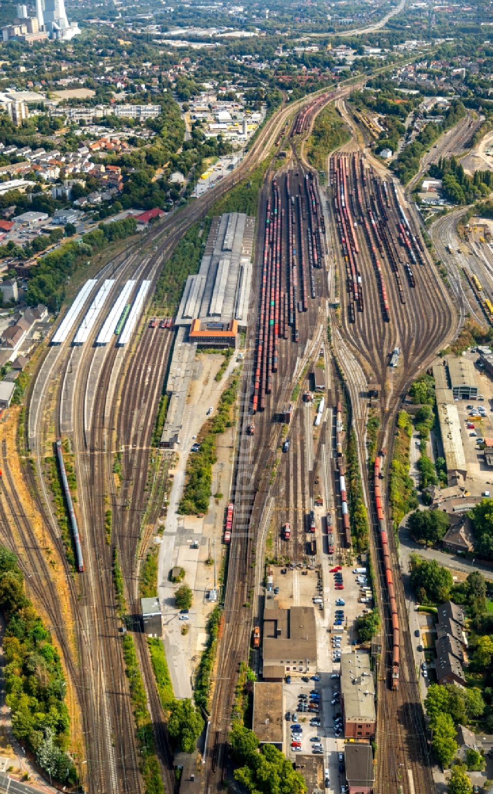 Herne von oben - Gleisanlagen und Schienen im Osten des Hauptbahnhofes Wanne-Eickel der Deutschen Bahn in Herne im Bundesland Nordrhein-Westfalen