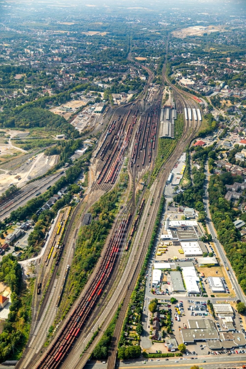 Luftaufnahme Herne - Gleisanlagen und Schienen im Osten des Hauptbahnhofes Wanne-Eickel der Deutschen Bahn in Herne im Bundesland Nordrhein-Westfalen