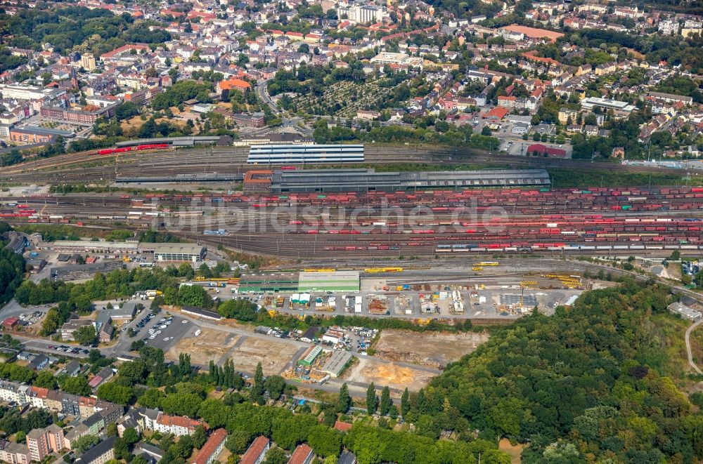 Herne von oben - Gleisanlagen und Schienen im Osten des Hauptbahnhofes Wanne-Eickel der Deutschen Bahn in Herne im Bundesland Nordrhein-Westfalen