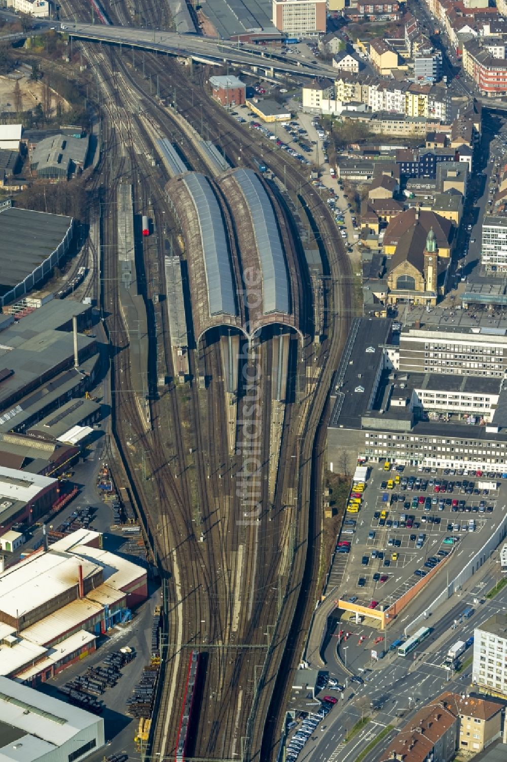 Luftbild Hagen - Gleise und Bahnsteige am Hauptbahnhof der Deutschen Bahn in Hagen in Nordrhein-Westfalen