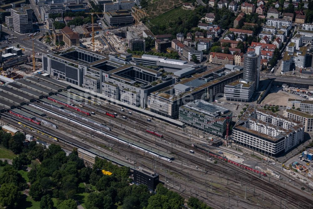 Luftaufnahme Stuttgart - Gleise und Bahnsteige am Hauptbahnhof der Deutschen Bahn in Stuttgart im Bundesland Baden-Württemberg, Deutschland