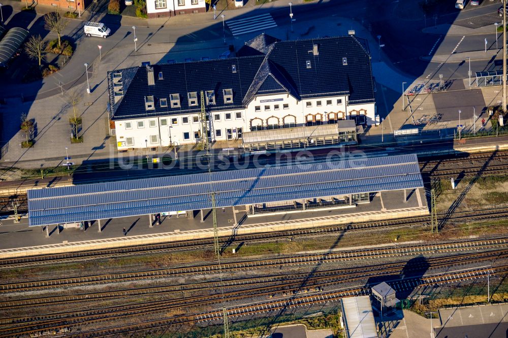 Haltern am See von oben - Gleisverlauf und Bahnhofsgebaude der Deutschen Bahn in Haltern am See im Bundesland Nordrhein-Westfalen