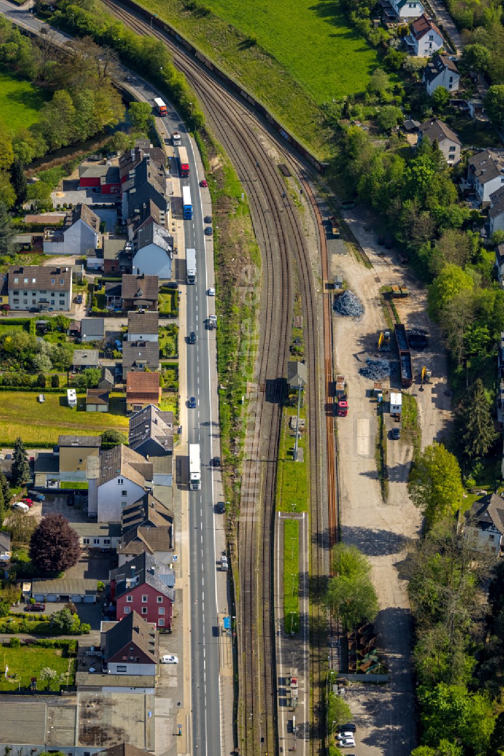 Luftbild Rummenohl - Gleisverlauf und Bahnhofsgebaude der Deutschen Bahn in Rummenohl im Bundesland Nordrhein-Westfalen, Deutschland