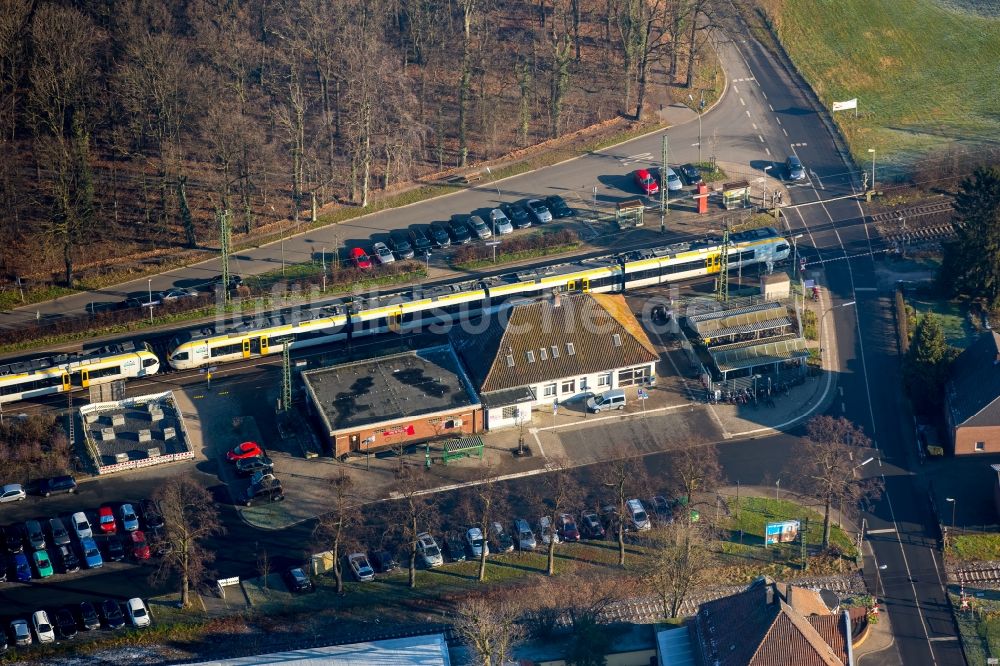 Luftaufnahme Hamm - Gleisverlauf und Bahnhofsgebäude des Bahnhofs Bockum-Hövel der Deutschen Bahn in Hamm im Bundesland Nordrhein-Westfalen