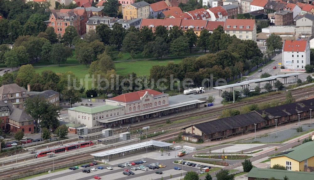 Luftbild Aschersleben - Gleisverlauf und Bahnhofsgebäude der Deutschen Bahn in Aschersleben im Bundesland Sachsen-Anhalt, Deutschland