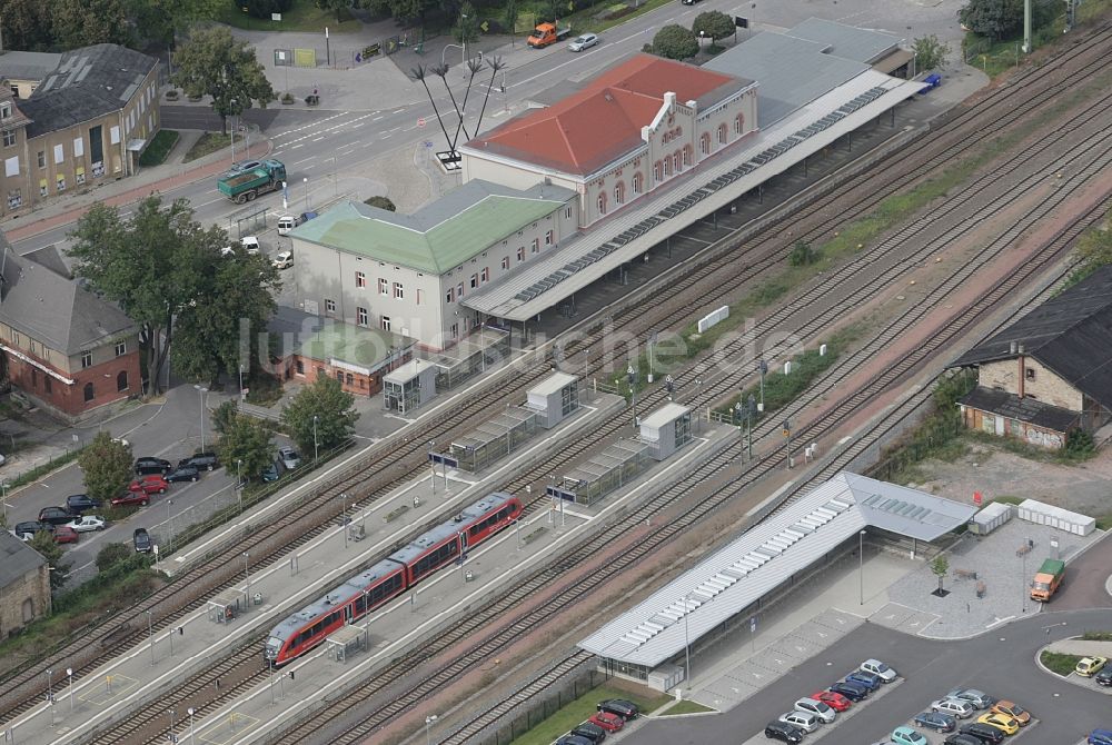 Aschersleben von oben - Gleisverlauf und Bahnhofsgebäude der Deutschen Bahn in Aschersleben im Bundesland Sachsen-Anhalt, Deutschland