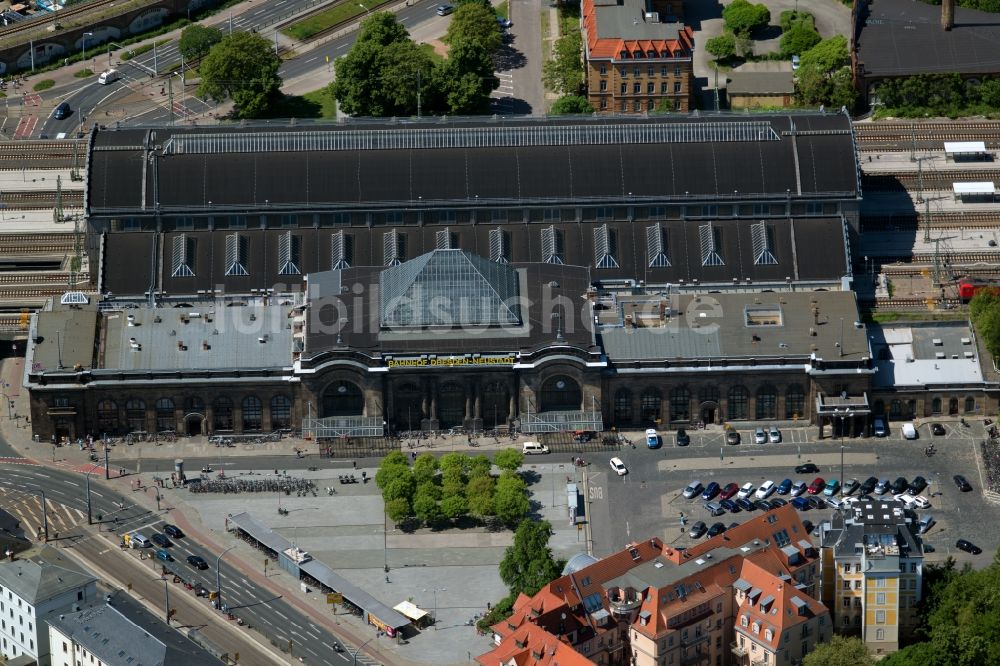 Luftaufnahme Dresden - Gleisverlauf und Bahnhofsgebäude der Deutschen Bahn am Bahnhof Dresden-Neustadt in Dresden im Bundesland Sachsen, Deutschland