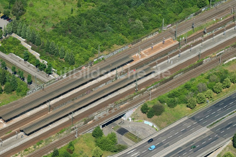 Luftaufnahme Leipzig - Gleisverlauf und Bahnhofsgebäude der Deutschen Bahn am Bahnhof Leipzig, Messe in Leipzig im Bundesland Sachsen, Deutschland