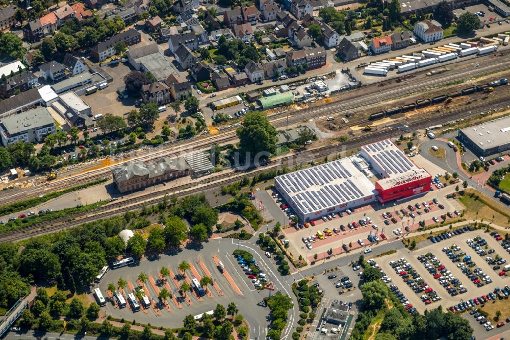 Luftaufnahme Dorsten - Gleisverlauf und Bahnhofsgebäude der Deutschen Bahn in Dorsten im Bundesland Nordrhein-Westfalen, Deutschland