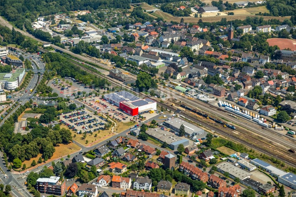 Dorsten von oben - Gleisverlauf und Bahnhofsgebäude der Deutschen Bahn in Dorsten im Bundesland Nordrhein-Westfalen, Deutschland