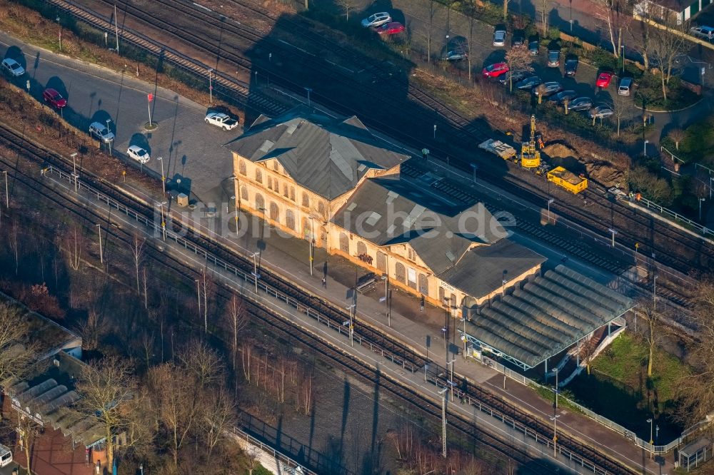 Luftaufnahme Dorsten - Gleisverlauf und Bahnhofsgebäude der Deutschen Bahn in Dorsten im Bundesland Nordrhein-Westfalen, Deutschland