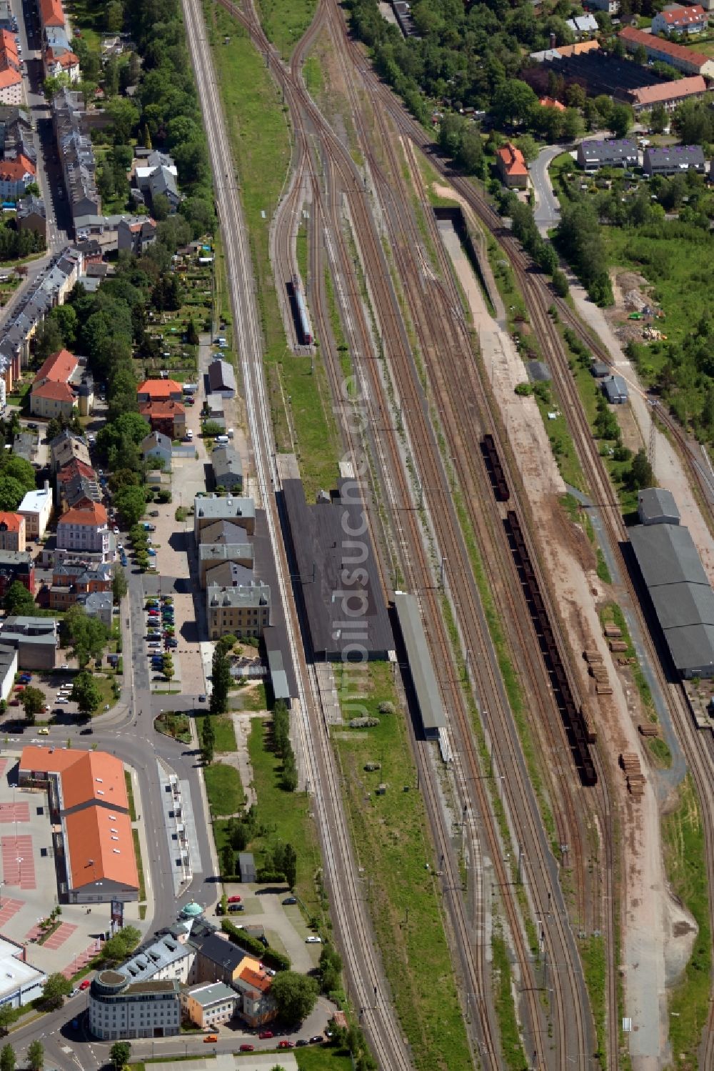 Luftbild Freiberg - Gleisverlauf und Bahnhofsgebäude der Deutschen Bahn in Freiberg im Bundesland Sachsen, Deutschland