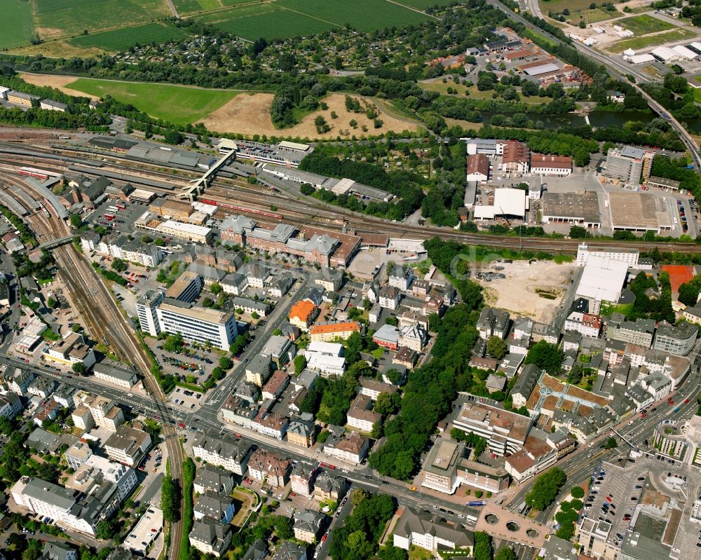 Luftaufnahme Gießen - Gleisverlauf und Bahnhofsgebäude der Deutschen Bahn in Gießen im Bundesland Hessen, Deutschland