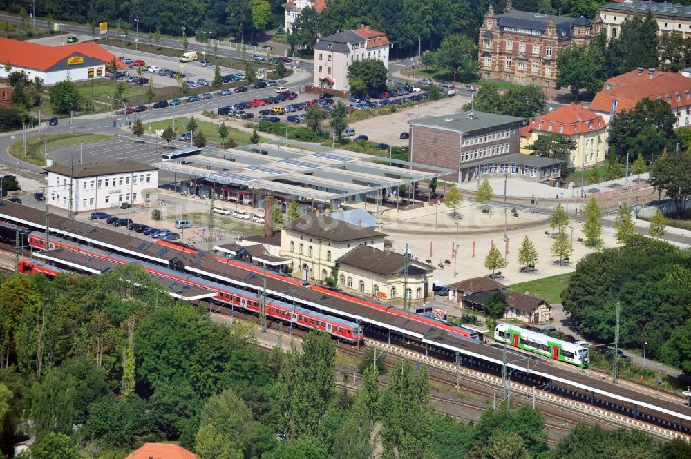 Luftbild Gotha - Gleisverlauf und Bahnhofsgebäude der Deutschen Bahn in Gotha im Bundesland Thüringen