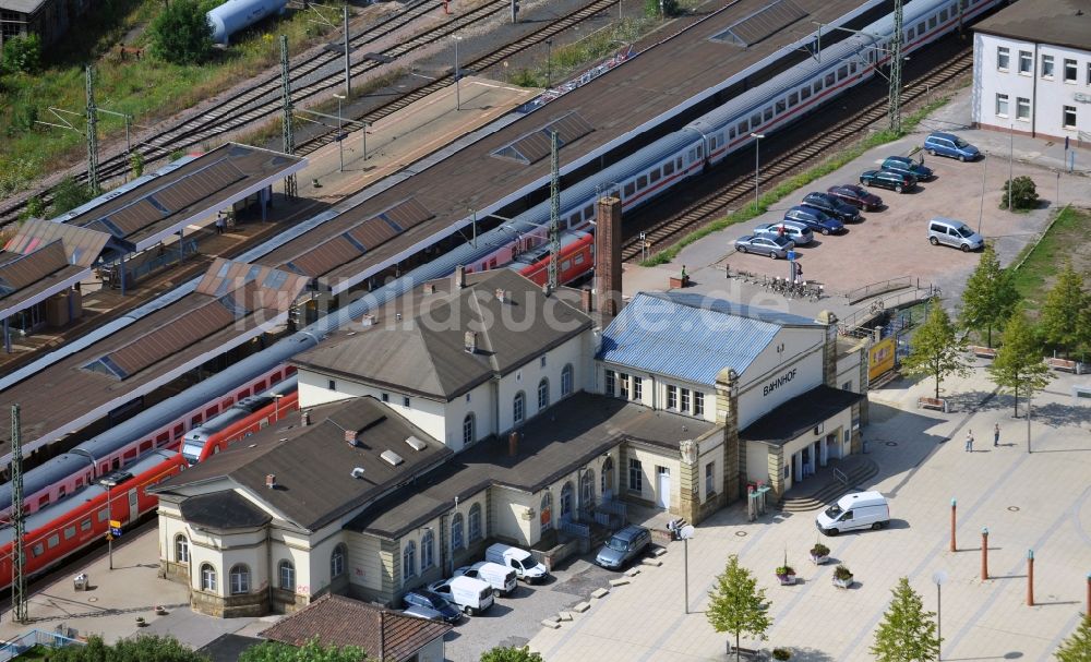 Gotha von oben - Gleisverlauf und Bahnhofsgebäude der Deutschen Bahn in Gotha im Bundesland Thüringen