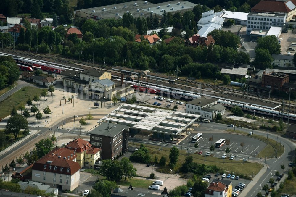 Gotha von oben - Gleisverlauf und Bahnhofsgebäude der Deutschen Bahn in Gotha im Bundesland Thüringen