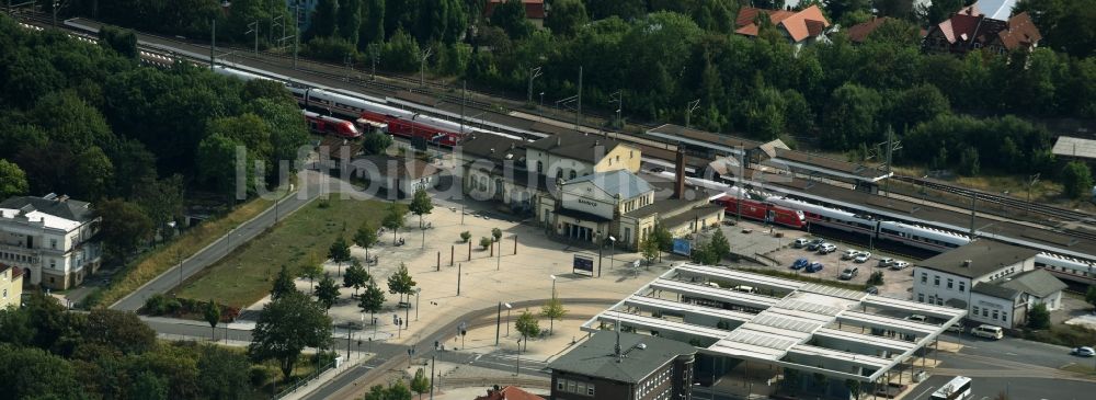 Gotha aus der Vogelperspektive: Gleisverlauf und Bahnhofsgebäude der Deutschen Bahn in Gotha im Bundesland Thüringen