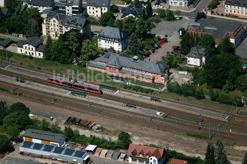 Luftbild Niederwiesa - Gleisverlauf und Bahnhofsgebäude der Deutschen Bahn in Niederwiesa im Bundesland Sachsen, Deutschland