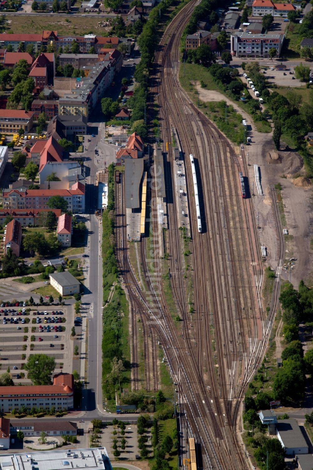 Luftbild Oranienburg - Gleisverlauf und Bahnhofsgebäude der Deutschen Bahn in Oranienburg im Bundesland Brandenburg, Deutschland