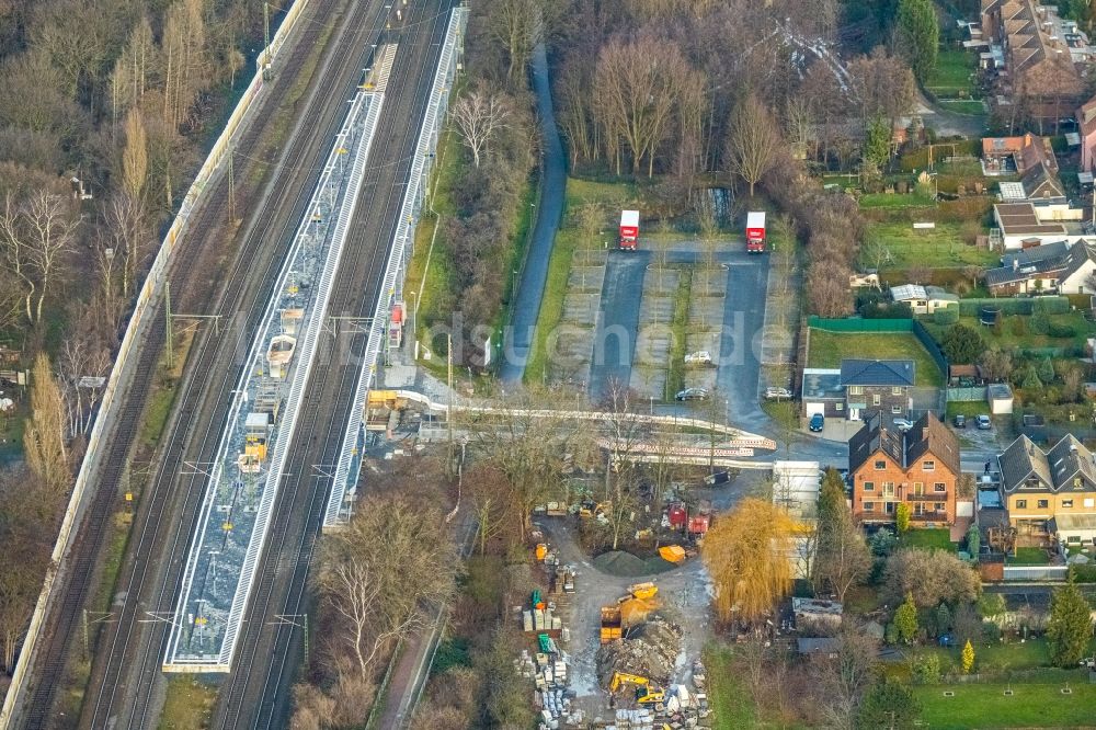 Hamm von oben - Gleisverlauf und Bahnhofsgebäude der Deutschen Bahn im Ortsteil Heessen in Hamm im Bundesland Nordrhein-Westfalen, Deutschland