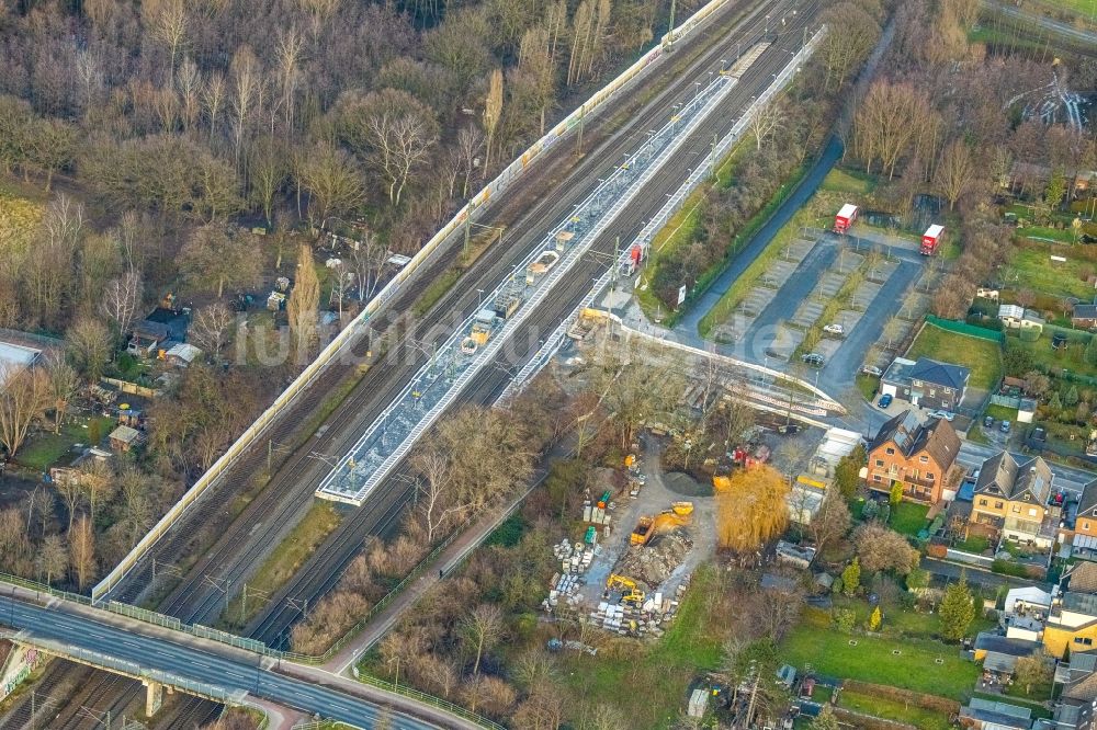 Hamm aus der Vogelperspektive: Gleisverlauf und Bahnhofsgebäude der Deutschen Bahn im Ortsteil Heessen in Hamm im Bundesland Nordrhein-Westfalen, Deutschland