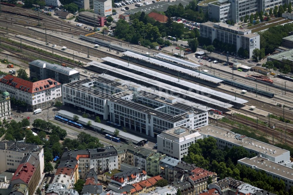 München aus der Vogelperspektive: Gleisverlauf und Bahnhofsgebäude der Deutschen Bahn Ostbahnhof im Ortsteil Au-Haidhausen in München im Bundesland Bayern, Deutschland