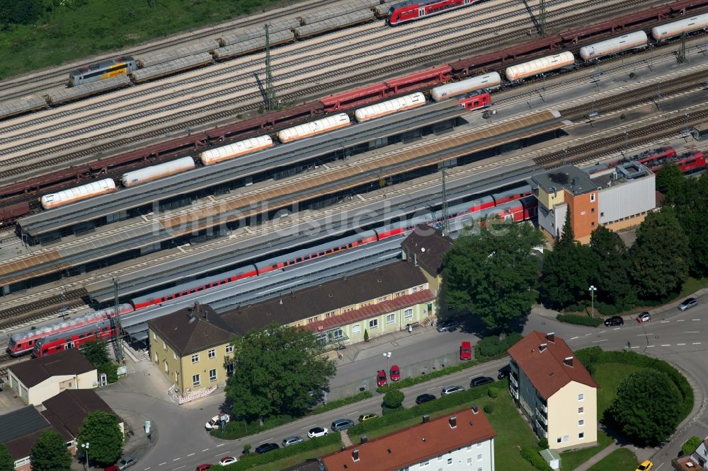 Luftbild Treuchtlingen - Gleisverlauf und Bahnhofsgebäude der Deutschen Bahn mit Rangierbahnhof und Güterbahnhof in Treuchtlingen im Bundesland Bayern, Deutschland