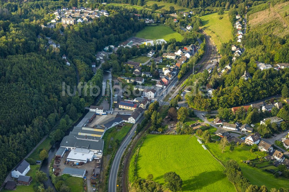 Luftaufnahme Rummenohl - Gleisverlauf und Bahnhofsgebäude der Deutschen Bahn in Rummenohl im Bundesland Nordrhein-Westfalen, Deutschland