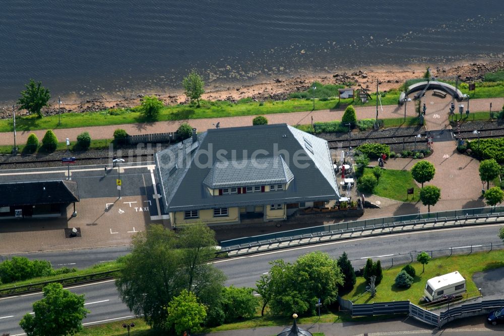 Luftaufnahme Schluchsee - Gleisverlauf und Bahnhofsgebäude der Deutschen Bahn in Schluchsee im Bundesland Baden-Württemberg, Deutschland