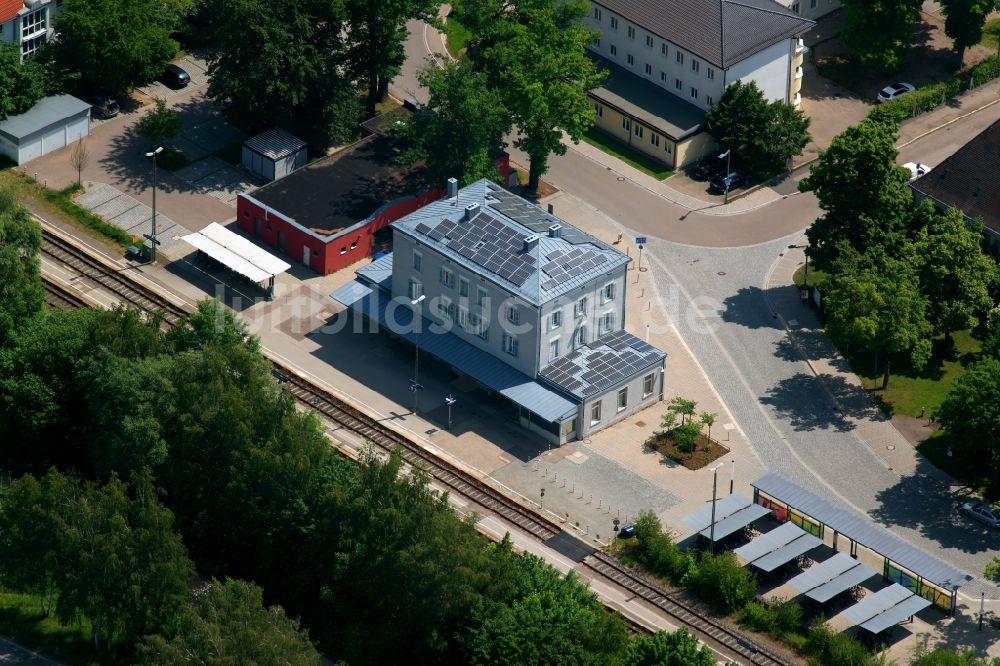 Luftaufnahme Schrobenhausen - Gleisverlauf und Bahnhofsgebäude der Deutschen Bahn in Schrobenhausen im Bundesland Bayern, Deutschland