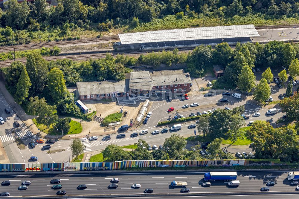 Luftbild Bochum - Gleisverlauf und Bahnhofsgebäude der Deutschen Bahn in Wattenscheid im Bundesland Nordrhein-Westfalen, Deutschland