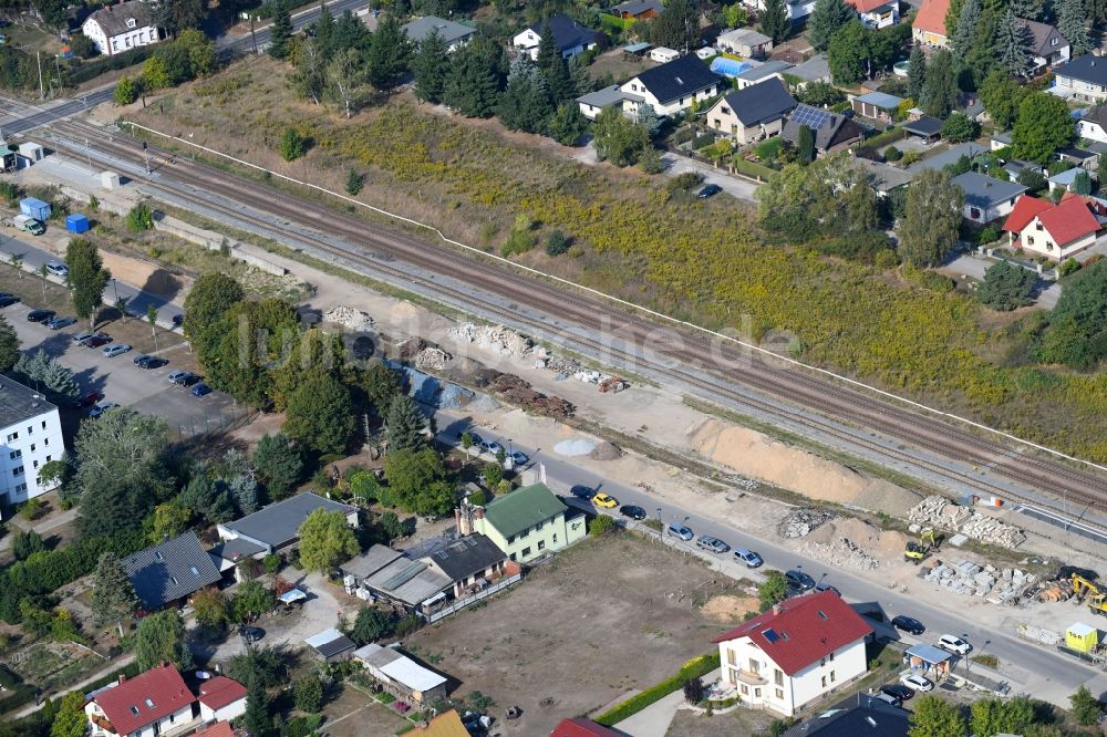 Werneuchen aus der Vogelperspektive: Gleisverlauf und Bahnhofsgebäude der Deutschen Bahn in Werneuchen im Bundesland Brandenburg, Deutschland