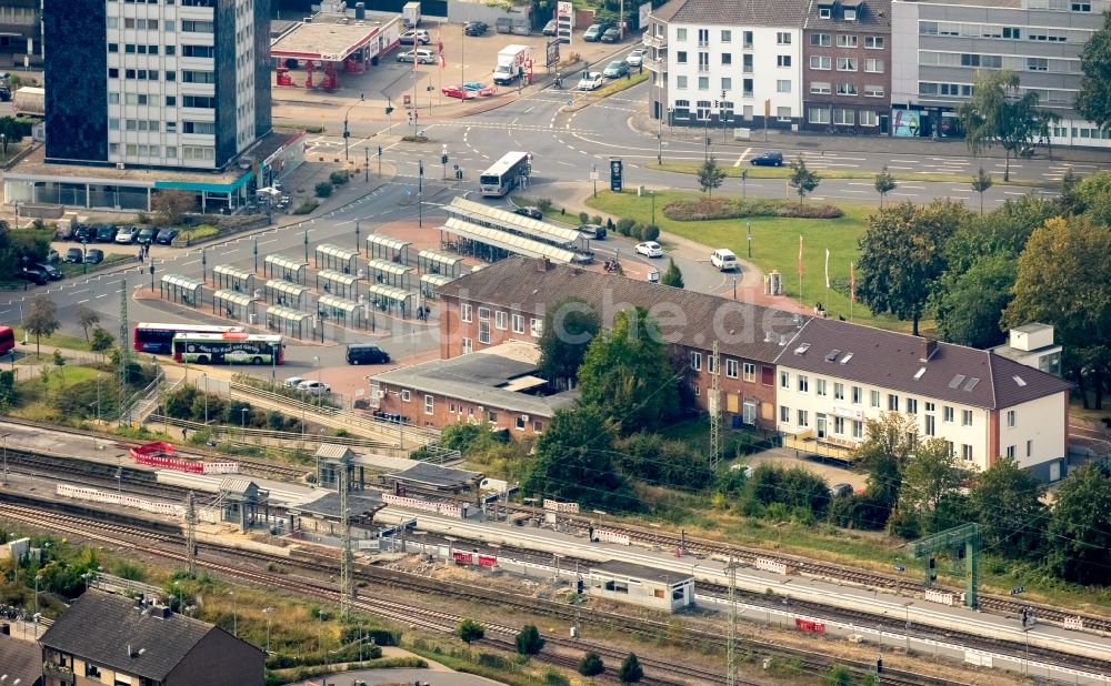 Luftaufnahme Wesel - Gleisverlauf und Bahnhofsgebäude der Deutschen Bahn in Wesel im Bundesland Nordrhein-Westfalen