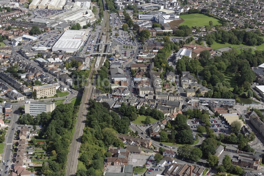 Chippenham aus der Vogelperspektive: Gleisverlauf und Bahnhofsgebäude der Eisenbahnlinie in Chippenham in England, Vereinigtes Königreich